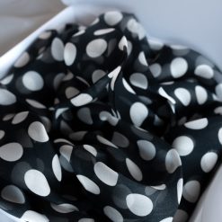 Écharpe en  mousseline de soie à "Pois"